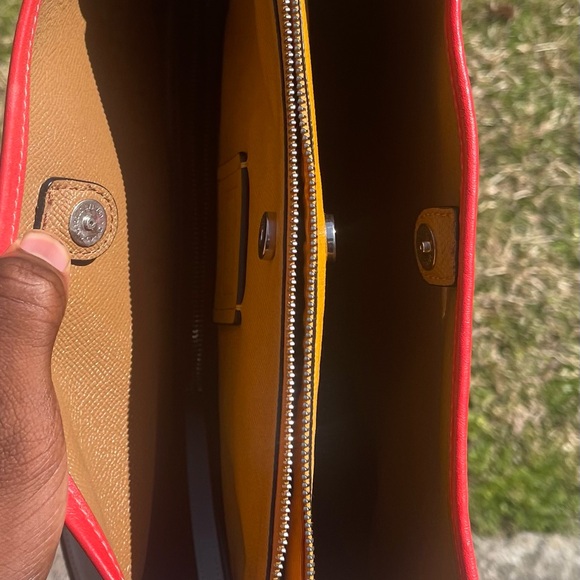 Mollie Colorblock Bucket Bag. - Picture 8 of 9